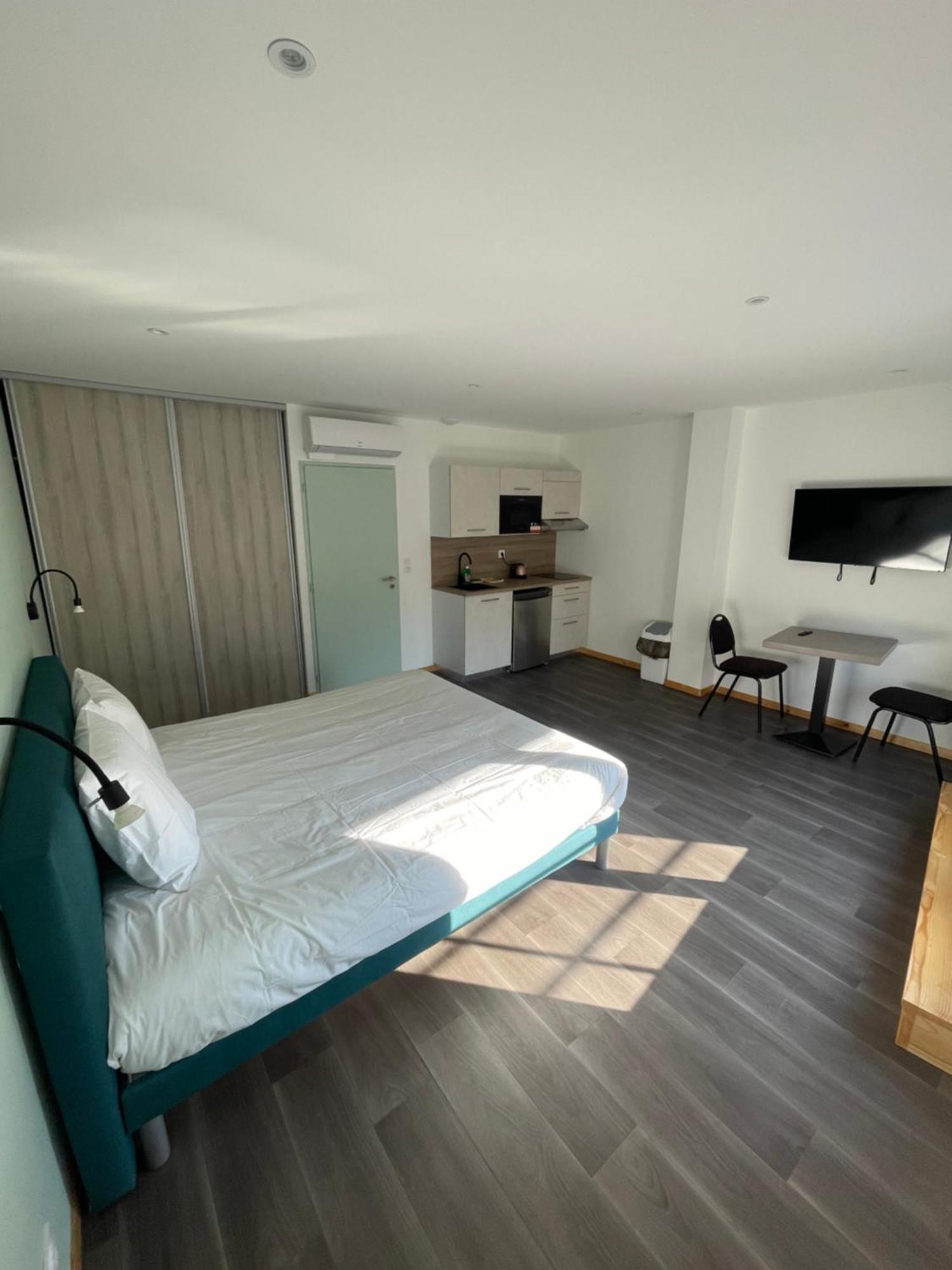 Le Salvador - Appart'Hotel De 18M2 A 44M2 La Talaudiere المظهر الخارجي الصورة